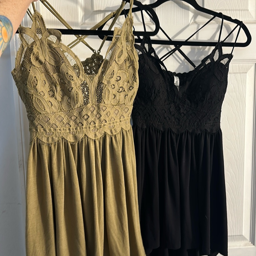 Set of two flowy tank tops
